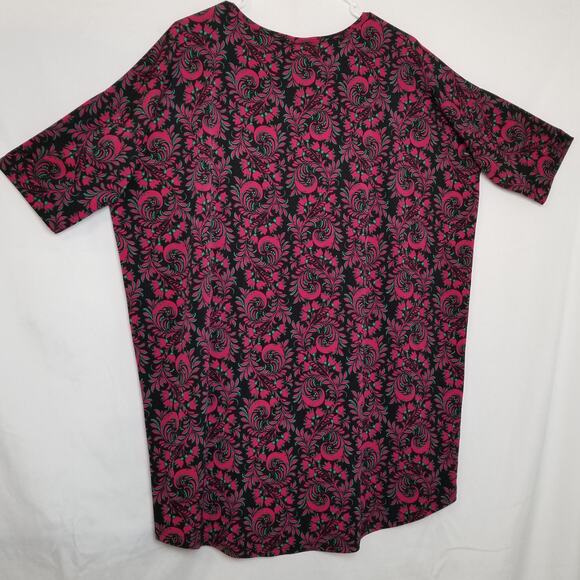 LuLaRoe Pullover Red Black Green Top Short Sleeves Round Neck Hi-Low Hem Size M - Picture 3 of 6